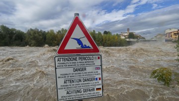 Hochwasser in der Lombardei, Fluss Brembo tritt über die Ufer