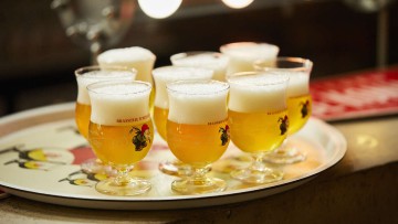 Belgisches Bier in Gläsern auf einem Tablett
