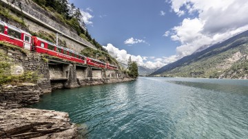 Bernina_Express_Rhaetische_Bahn_Puschlav