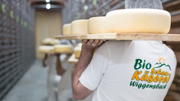 Genussreisen, Käse, Bio-Schaukäserei Wiggensbach, Ziegelgewölbe, Käseproduktion, Allgäu