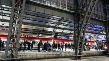 DB_Bahnhof_Fahrgaeste