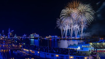 Hamburg_Feuerwerk_Cruise_Days