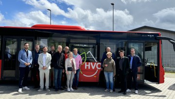 Bus von Autokraft in Eckernförde bei der Einweihung des neuen Standorts mit HVO-Tankstelle