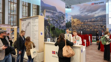 ITB_2025_Messehalle_Besucher