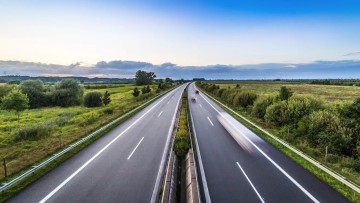 Leere_Autobahn
