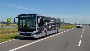 automatisiertes_Fahren_MAN_Bushaltestelle