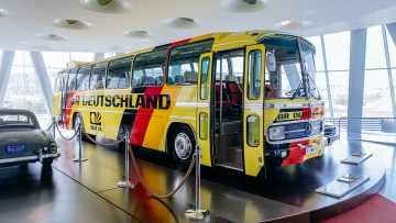Mercedes-Benz_Mannschaftsbus_1974_Oldtimer