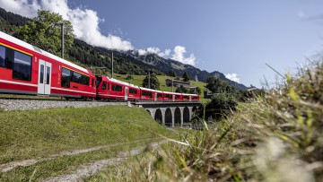 Rhaetische_Bahn_Zug_Schweiz