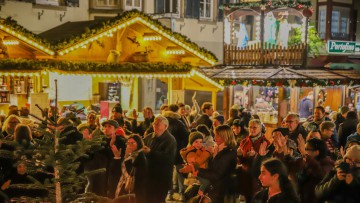 Weihnachtsmarkt_Ruedesheim_Besucher