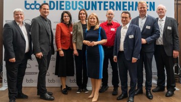 v.l.: Stefan Schmidt, MdB; Nico Tippelt, MdB; Martina Englhardt-Kopf, MdB; bdo-Hauptgeschäftsführe-rin Christiane Leonard; Daniela Kluckert (PStS); Matthias Gastel, MdB; Ulrich Lange, MdB; Henning Rehbaum, MdB; bdo-Präsident Karl Hülsmann