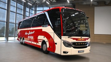Reisebusse: Busunternehmen übernimmt Setra-Bus im Jubiläums-Design