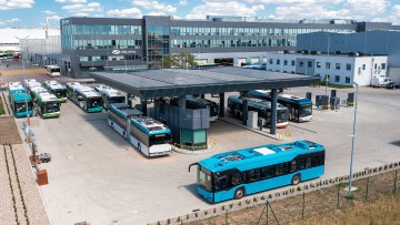 Solaris Lagerhalle und Charging Park eröffnet