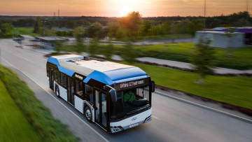 Bushersteller: Postbus Österreich schließt Rahmenvertrag mit Solaris