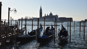 Venedig_Italien_Gondeln