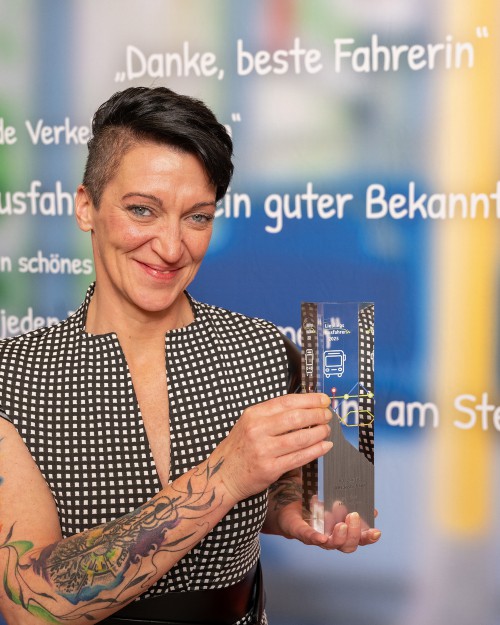 Sabrina Hartmann bei der Auszeichnung als Lieblingsbusfahrerin