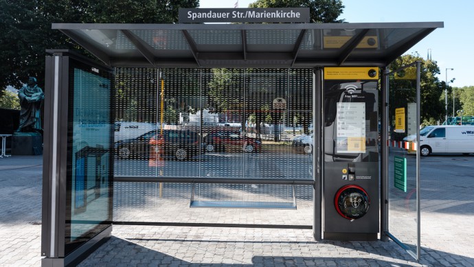 Bushaltestelle_BVG_Wartehalle_Test