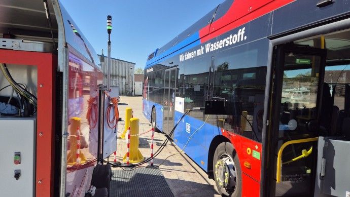 Weser-Ems-Bus_Wasserstoffbus_Tankstelle_H2