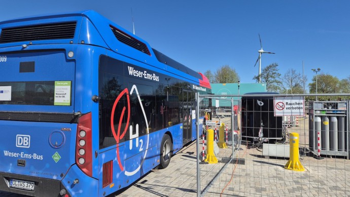 Weser-Ems-Bus_Wasserstoffbus_Tankstelle_H2