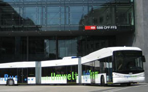 Deutschland-Premiere für Hybrid-Doppelgelenkbus LighTram