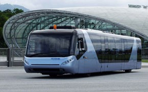 Neoplan stellt neueste Vorfeldbus-Generation vor Neoplan