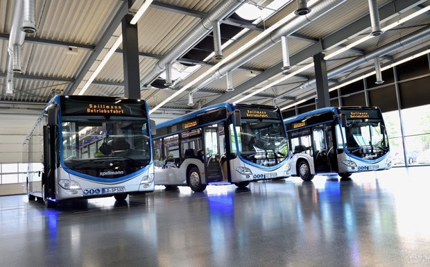 Mercedes-Benz Hybridbusse im Spillmann-Design