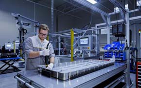 Akasol: Batteriesystemfabrik für E-Nutzfahrzeuge