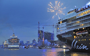 Schiff ahoi: Hamburg Cruise Days 2012 Schiff ahoi: Hamburg Cruise Days 2012