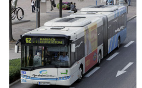 „Vorne rein – hinten raus“ hat sich in Pforzheim bewährt Bus der SVP