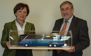 Antrittsbesuch mit Modellbus