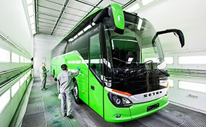EvoBus: Jubiläum in der Omnibuslackierung Neu-Ulm