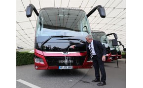 Erste Bustaufe in der Autostadt