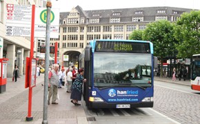 Dietrich Hartmann soll neuer HVV-Chef werden HVV-Bus