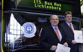 Blauer Umweltengel für Berliner MAN-Doppeldecker Blauer Umweltengel für Berliner MAN-Doppeldecker