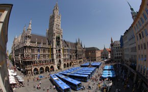 Busparade am Marienplatz