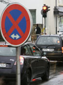 Falschparker muss zahlen, wenn er angefahren wird
