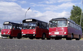 Im Oldtimerbus durch die Gärten