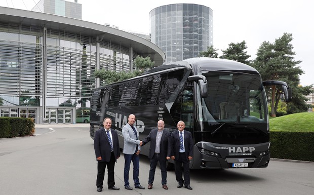 MAN: Neoplan Tourliner für das Reisebüro Happ