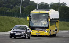 Daimler Nutzfahrzeuge zeigt Safety-Fahrzeuge