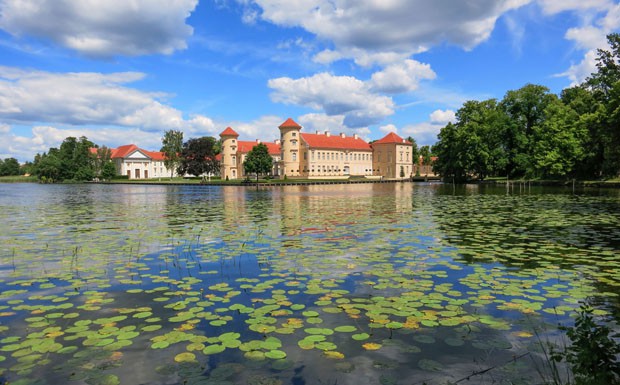 Schloss Rheinsberg, Service-Reisen