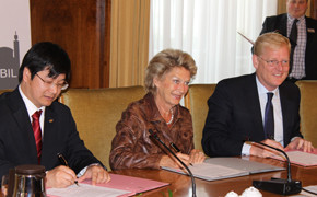 Unterzeichnung Elektrobusprojekt