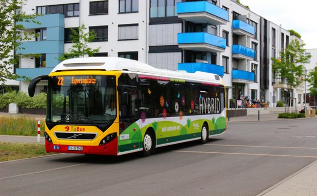 Erstes Hybrid-Fahrzeug für die swt