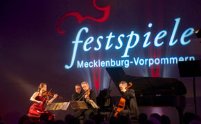 Besucherrekord: 73.000 Zuschauer bei Festspielen Mecklenburg-Vorpommern Besucherrekord: 73.000 Zuschauer bei Festspielen Mecklenburg-Vorpommern