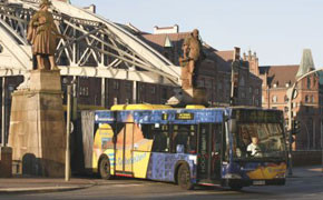 Hochbahn setzt mehr Busse ein und sucht Fahrer