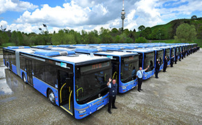 MVG stellt 18 neue Gelenkbusse vor 