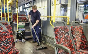 Hochbahn: Fahrzeug-Grundreinigung ohne Chemie