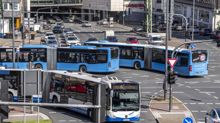 Nahverkehrs Busse der Wuppertaler Stadtwerke