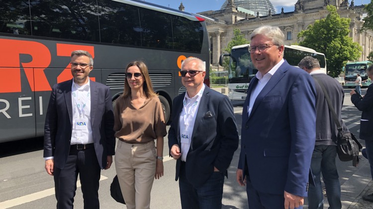 Aktionstag, Bus-Demo, Esser (RDA), Leonard (bdo), Meyering (gbk)