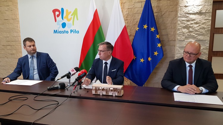 Vertragsunterzeichnung Pila_Solaris