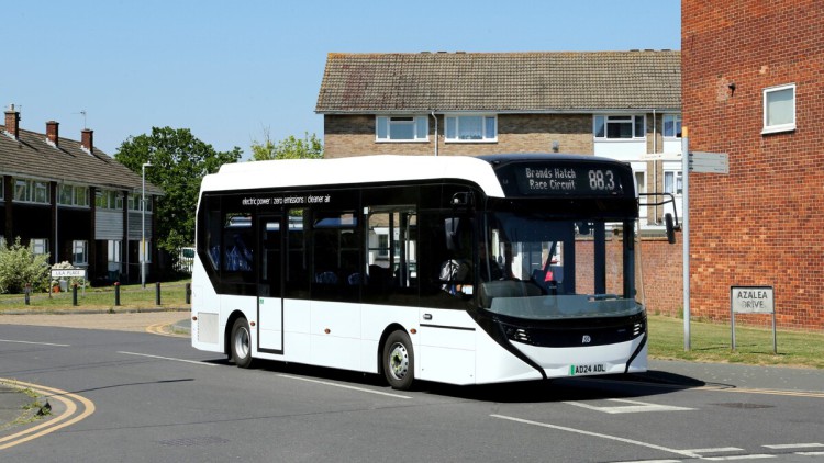 Alexander Dennis: Elektrobus Enviro100EV im Praxistest bei Go-Coach