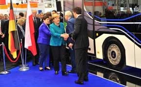 Bundeskanzlerin informiert sich über Brennstoffzellenbus